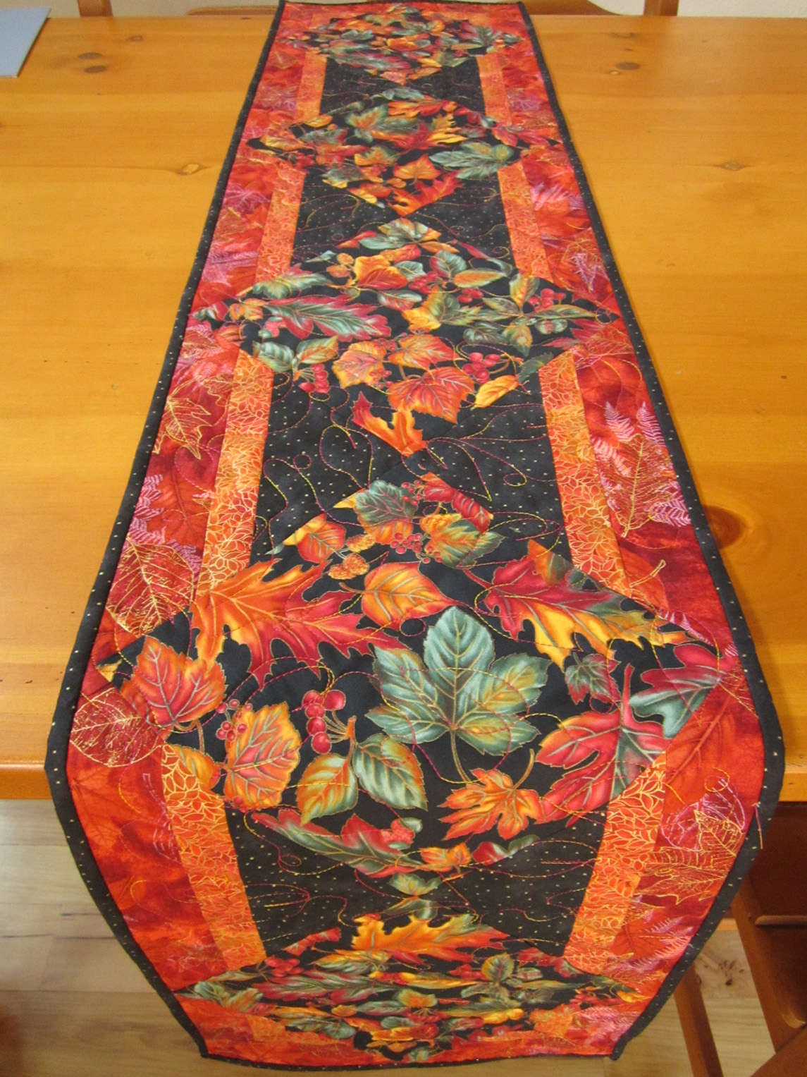 Vibrant Autumn Table Runner on Luulla