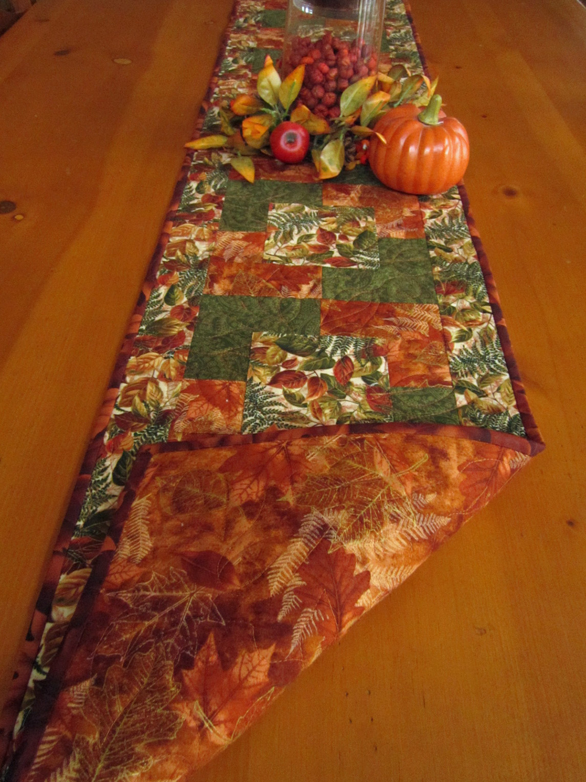 Autumn Colors Fall Table Runner on Luulla