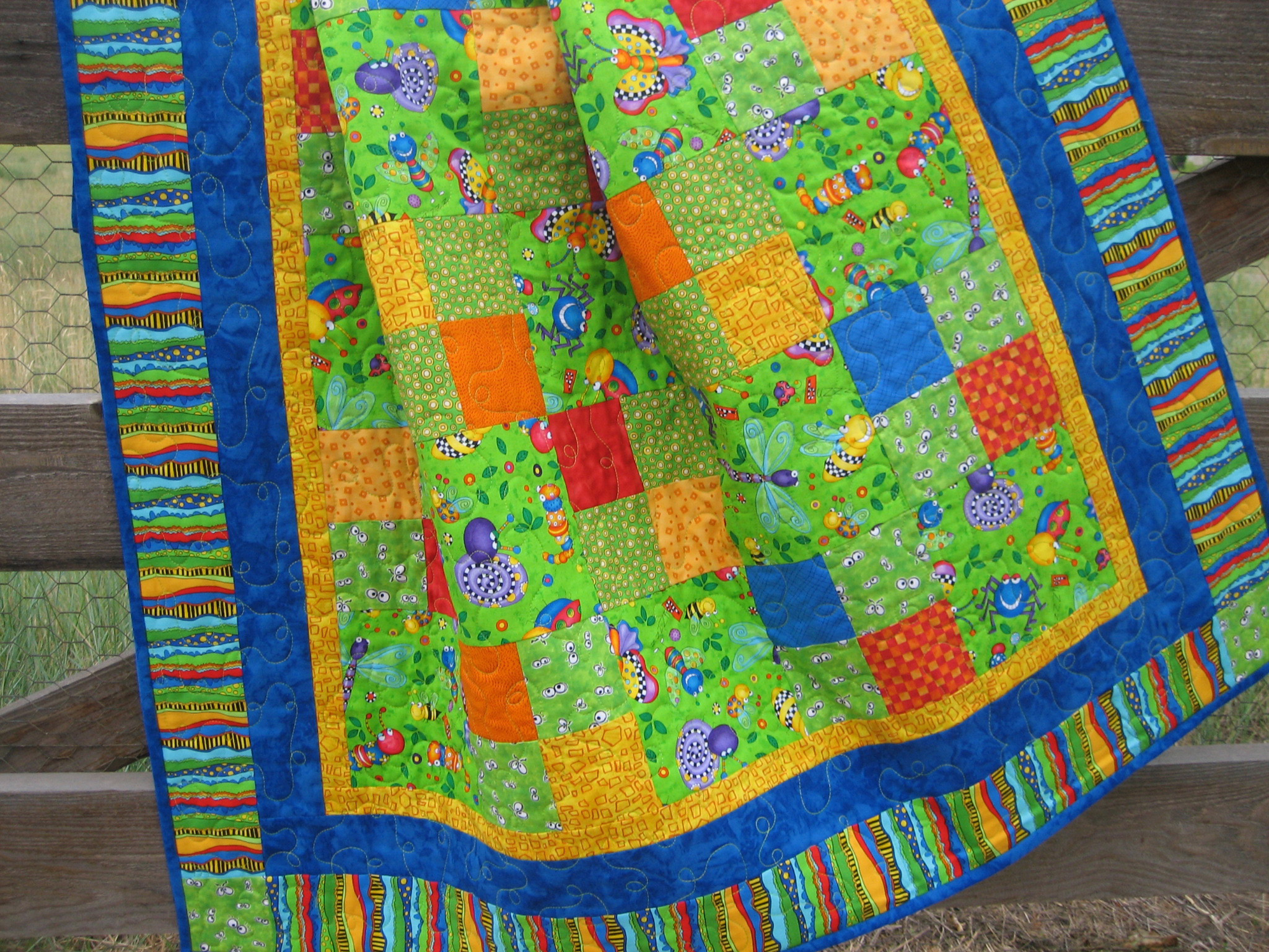 Pieced Quilt Bugs Bright on Luulla