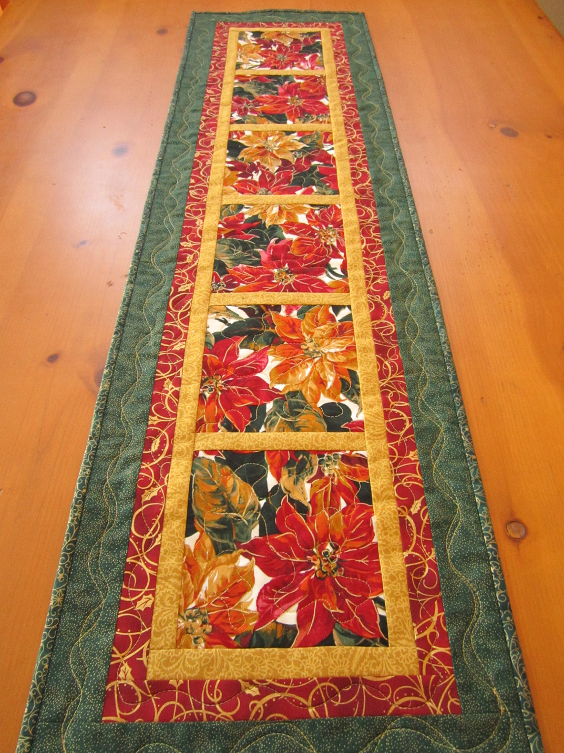 Christmas Table Runner Poinsettias on Luulla